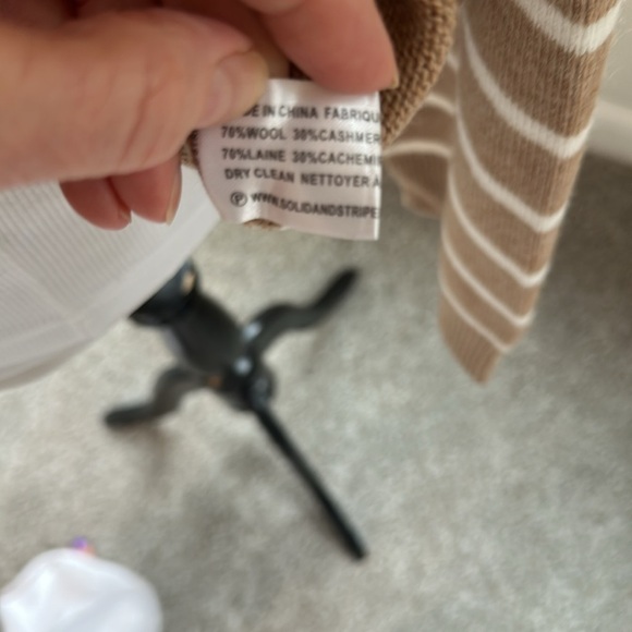 NWT Solid & Striped The Lowell Wool/Cashmere Low V-neck Sweater, Size Large - Picture 9 of 9